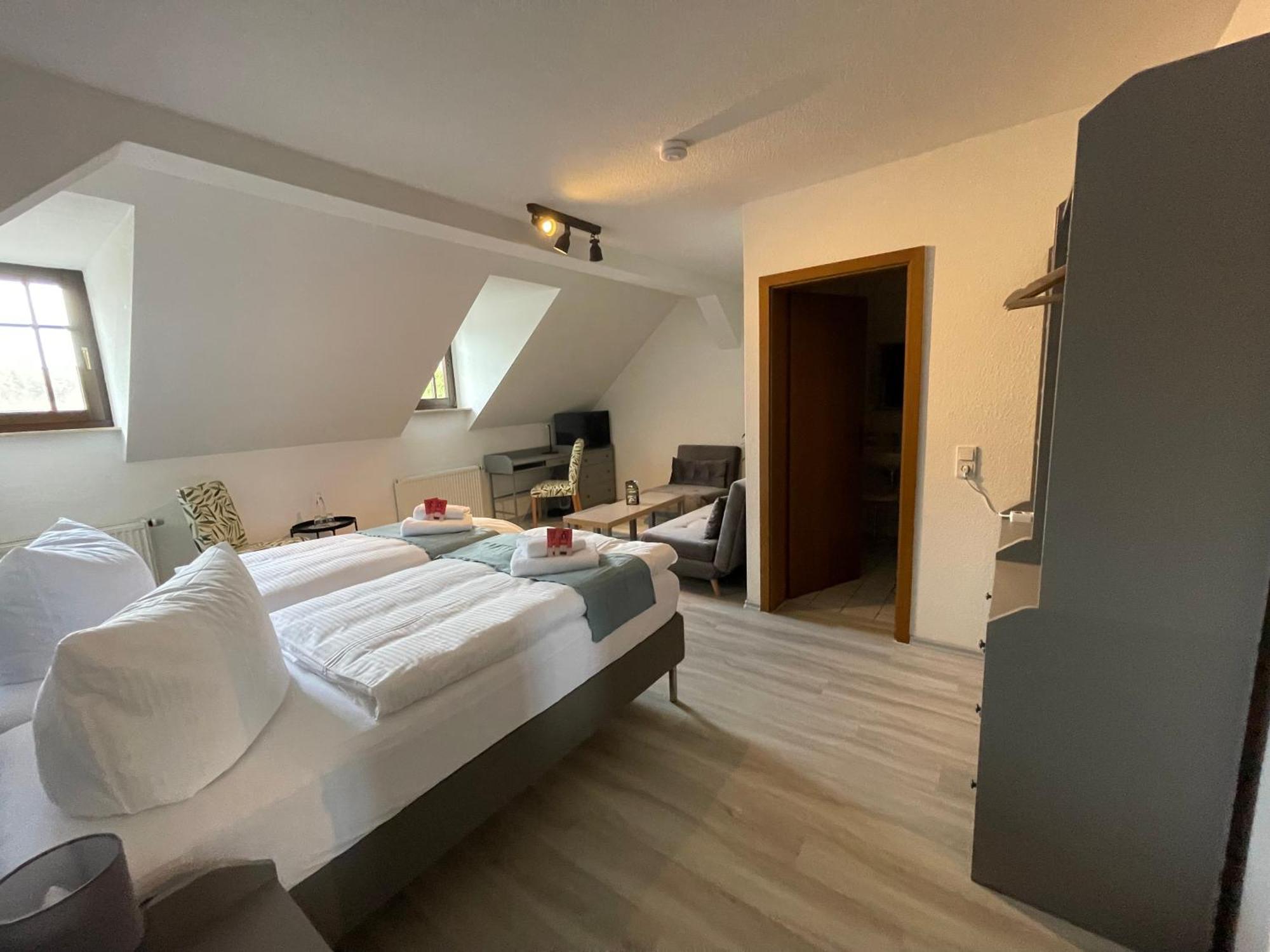 Landhotel Der Distelhof Mit Scheunencafe Dillstadt Esterno foto